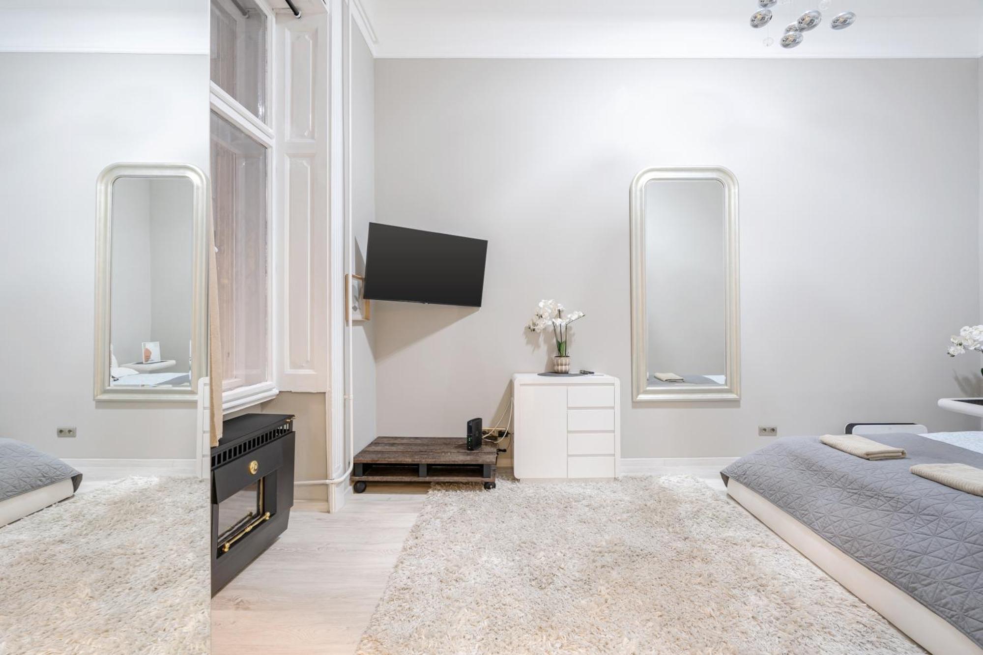 Sea Holly Apartment - With Perfect Location 2 Separate Bdrms Budapest Exterior photo