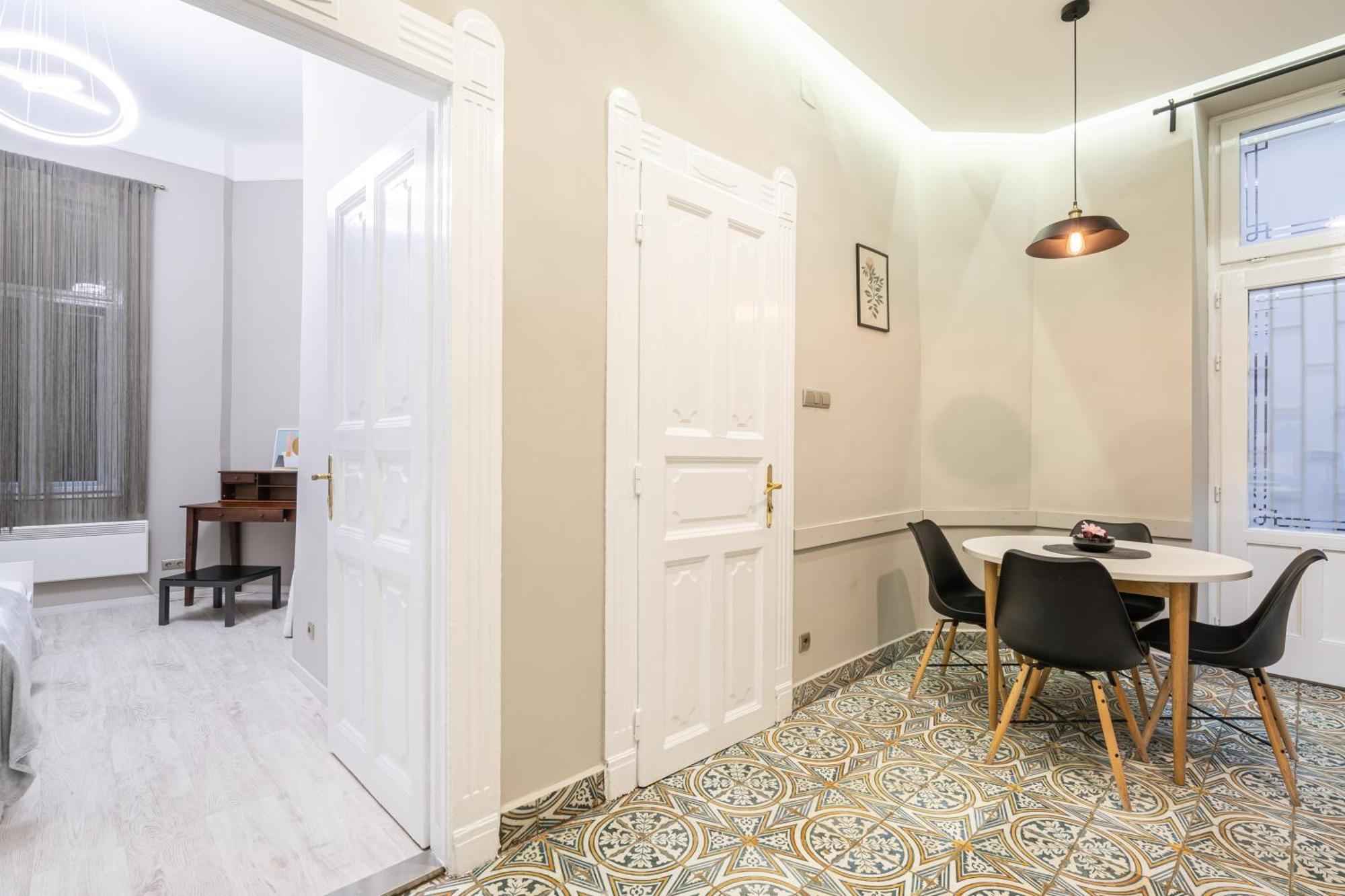 Sea Holly Apartment - With Perfect Location 2 Separate Bdrms Budapest Exterior photo