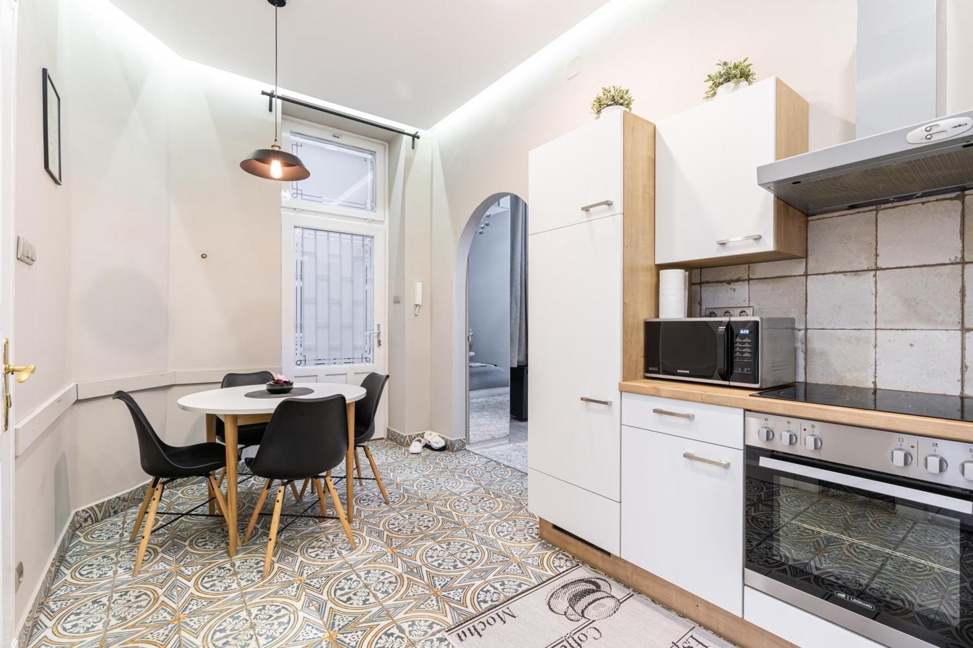 Sea Holly Apartment - With Perfect Location 2 Separate Bdrms Budapest Exterior photo
